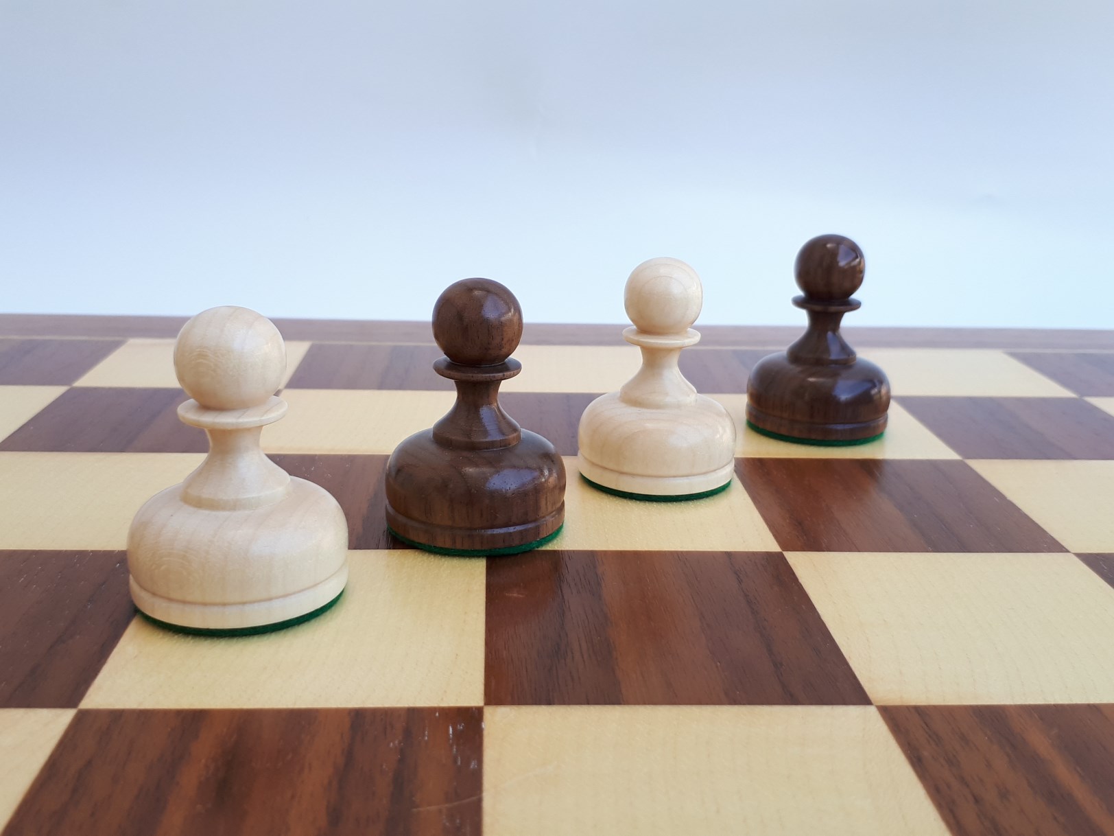 1962 SOVIET CHAMPIONSHIP TAL - maple & walnut - chess pieces