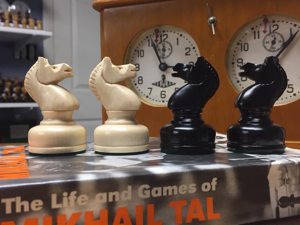 1962 SOVIET CHAMPIONSHIP TAL - maple & walnut - chess pieces