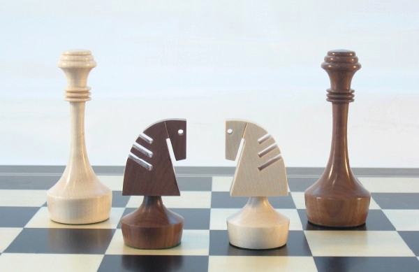 * FABIANI * maple & walnut chess set designed by Janez Suhadolc